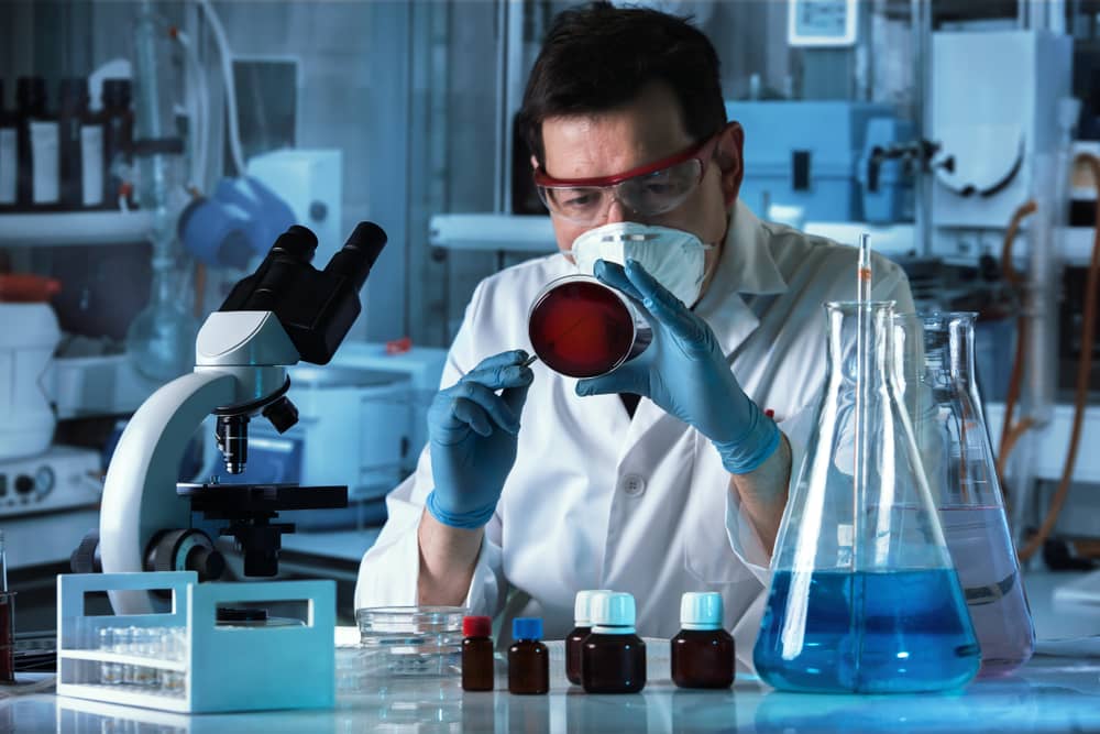 Phương pháp nhuộm gram thủ công với nhiều nhược điểm