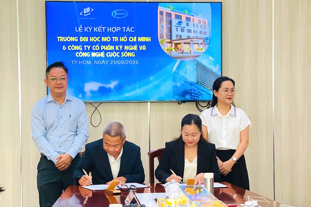 Signing ceremony of the cooperation between Lintech and Ho Chi Minh City Open University