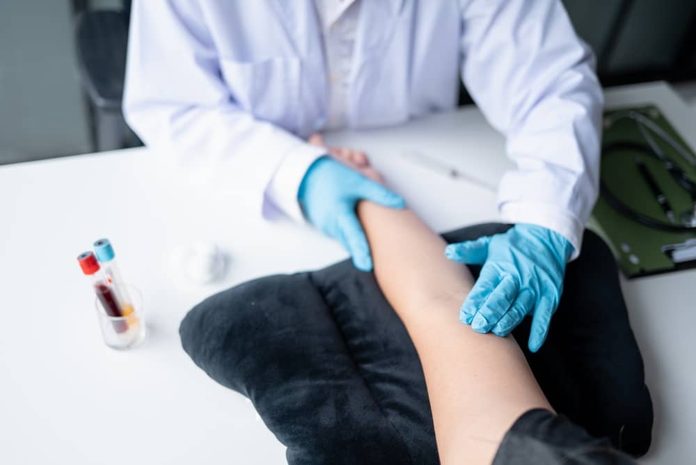 chuẩn bị trước khi thực hiện quy trình lấy máu tĩnh mạch